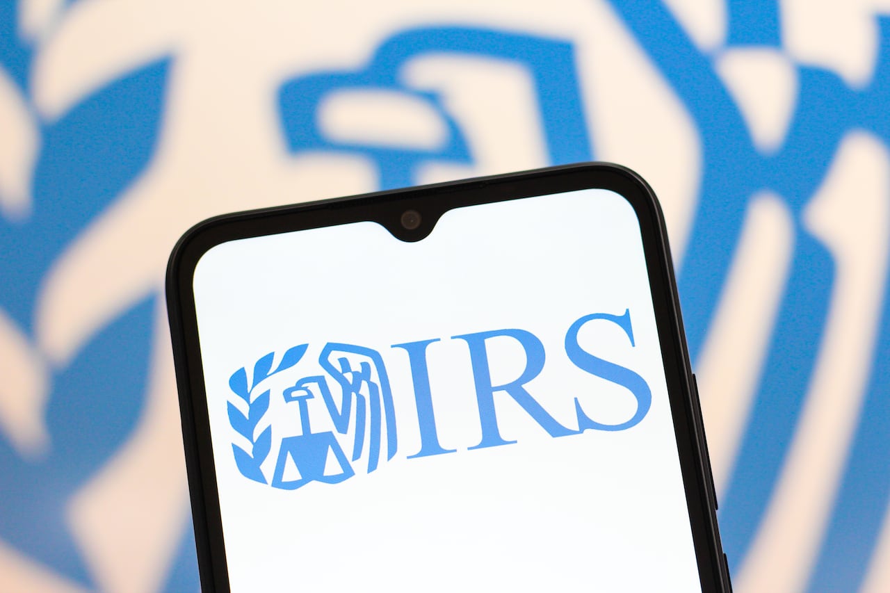 El IRS podrá entrar e investigar sus cuentas bancarias
(Fot:Thomas Fuller/SOPA Images/LightRocket via Getty Images)
