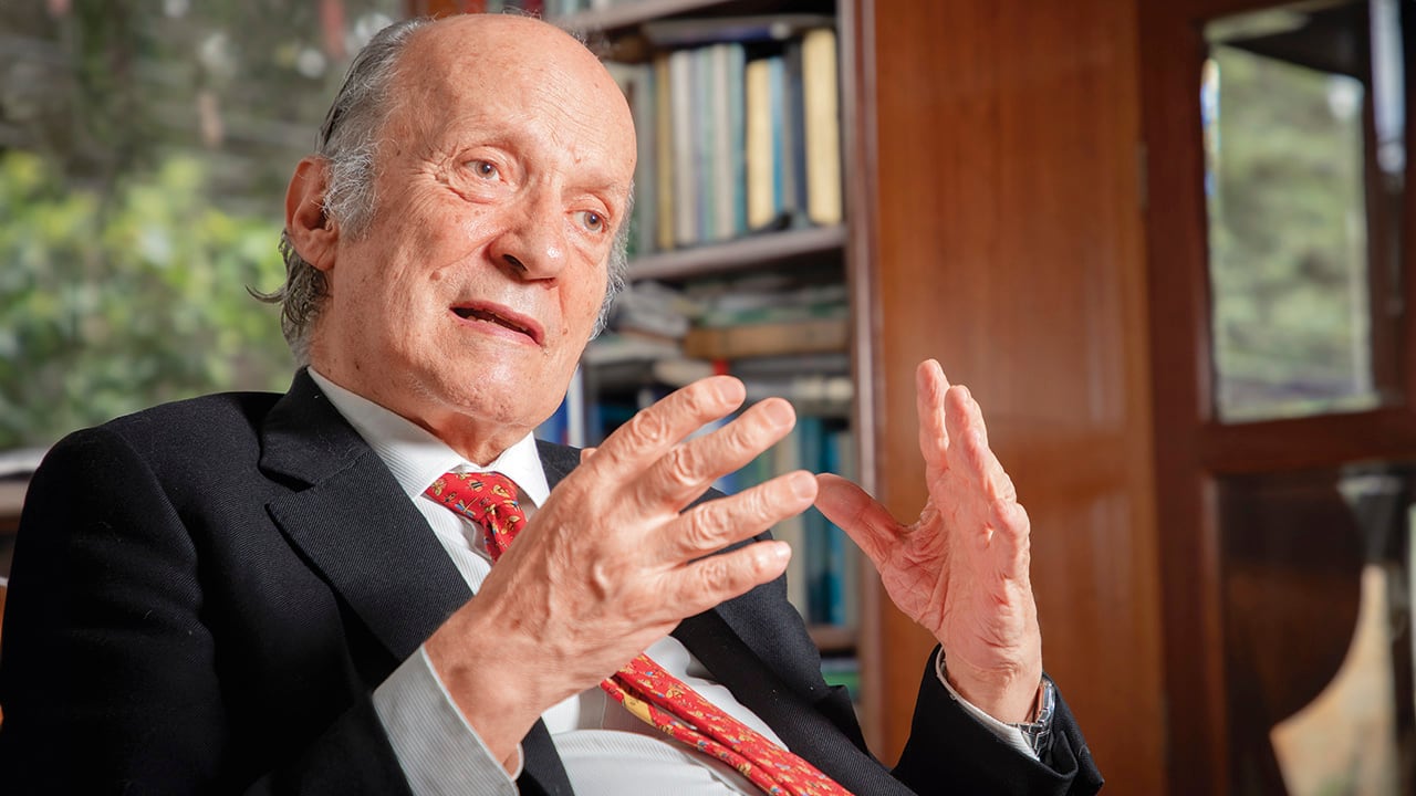 Manuel Rodríguez fundó el Ministerio de Ambiente en el Gobierno de César Gaviria. Hoy cree que el Partido Liberal, La U, Cambio Radical y el Conservador deberían respaldar la campaña de su nuera.