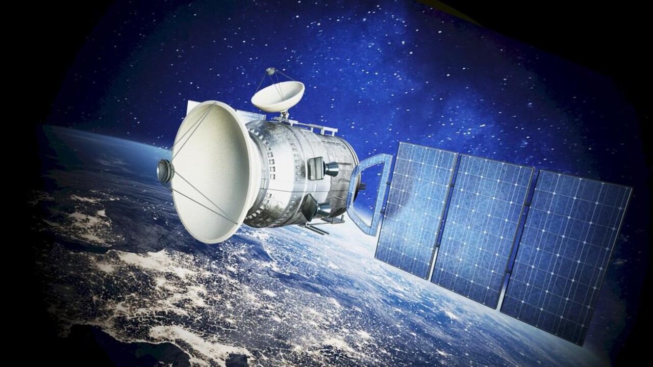 Los satélites siempre se abastecen de energía solar. En la atmósfera sin nubes y más cerca del Sol, los paneles producen grandes cantidades de electricidad.