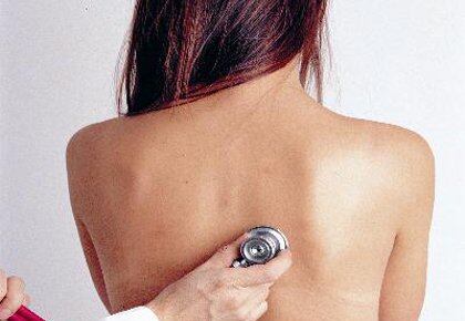 La tuberculosis puede darle a cualquier persona. En Colombia, los que más la padecen son jóvenes entre los 25 y 34 años. De su oportuna detección depende el éxito en su alivio. 