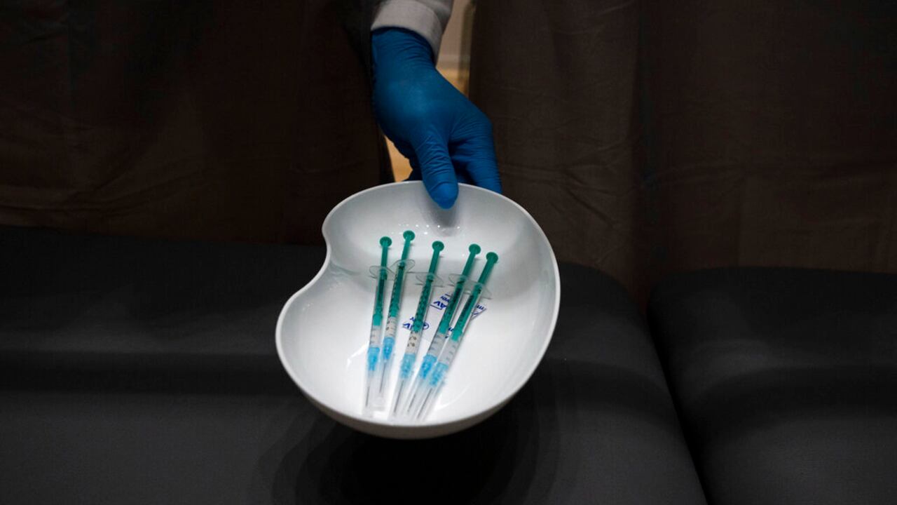 Más del 95 % de los virus SARS-CoV-2 que circulan en el Área Metropolitana de Buenos Aires corresponden a las variantes Gamma y Alpha.