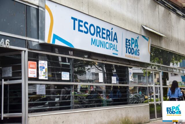 El beneficio de reducción del 50% es sobre la tasa de interés de los contribuyentes que tengan mora con sus impuestos.