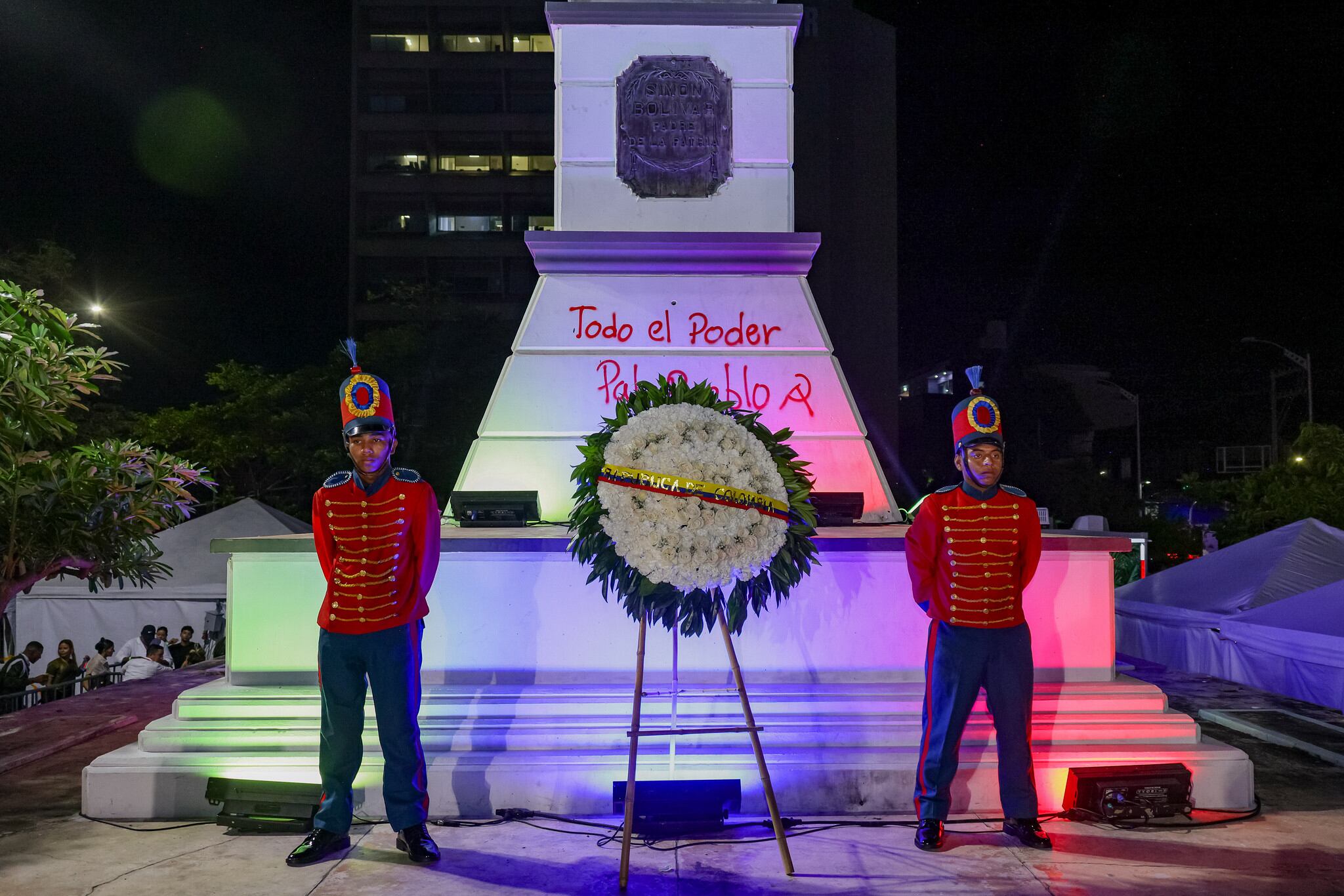 La ofrenda floral en honor a Simón Bolívar, durante el discurso del presidente, Gustavo Petro, en Barranquilla