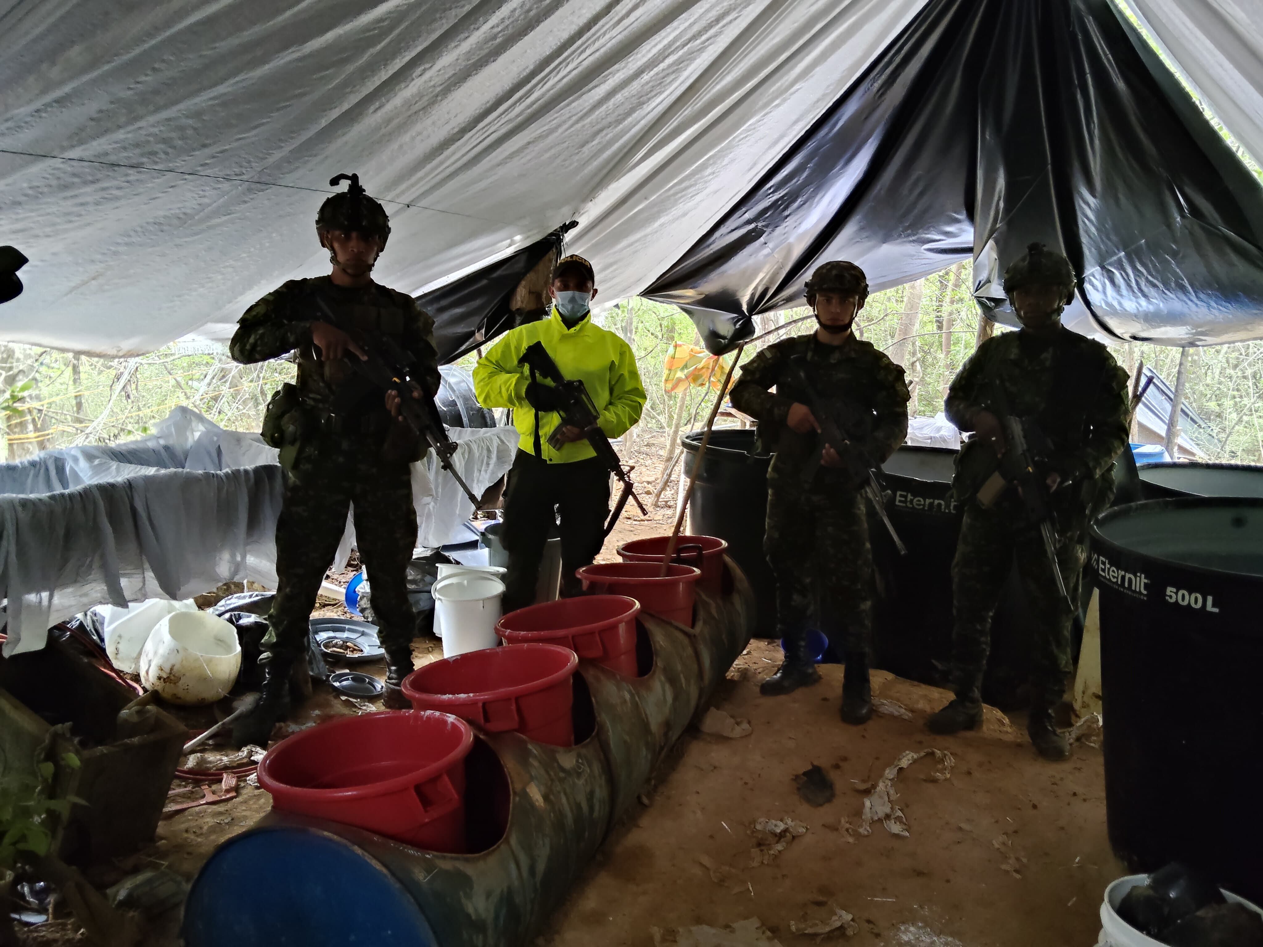 Desmantela laboratorios de cocaína acondicionados en viviendas pertenecientes al ELN en Norte de Santander.