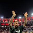 Arturo Vidal saludando a la afición de Flamengo en el Maracaná