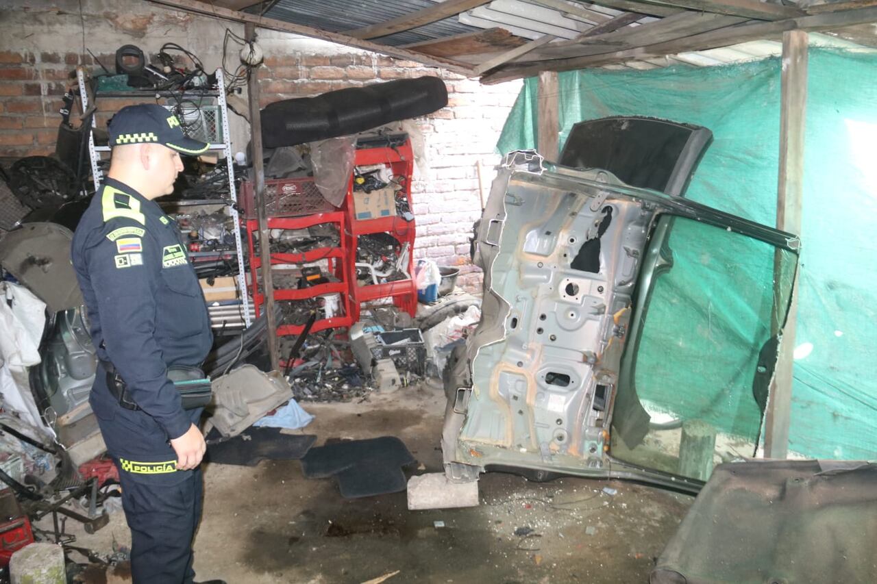 Autoridades desmantelaron dos desguazaderos en Cali; desarmaban vehículos hurtados en menos de cuatro horas.