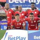 Baja confirmada en América de Cali (der.) para enfrentar en el clásico a Atlético Nacional (izq).