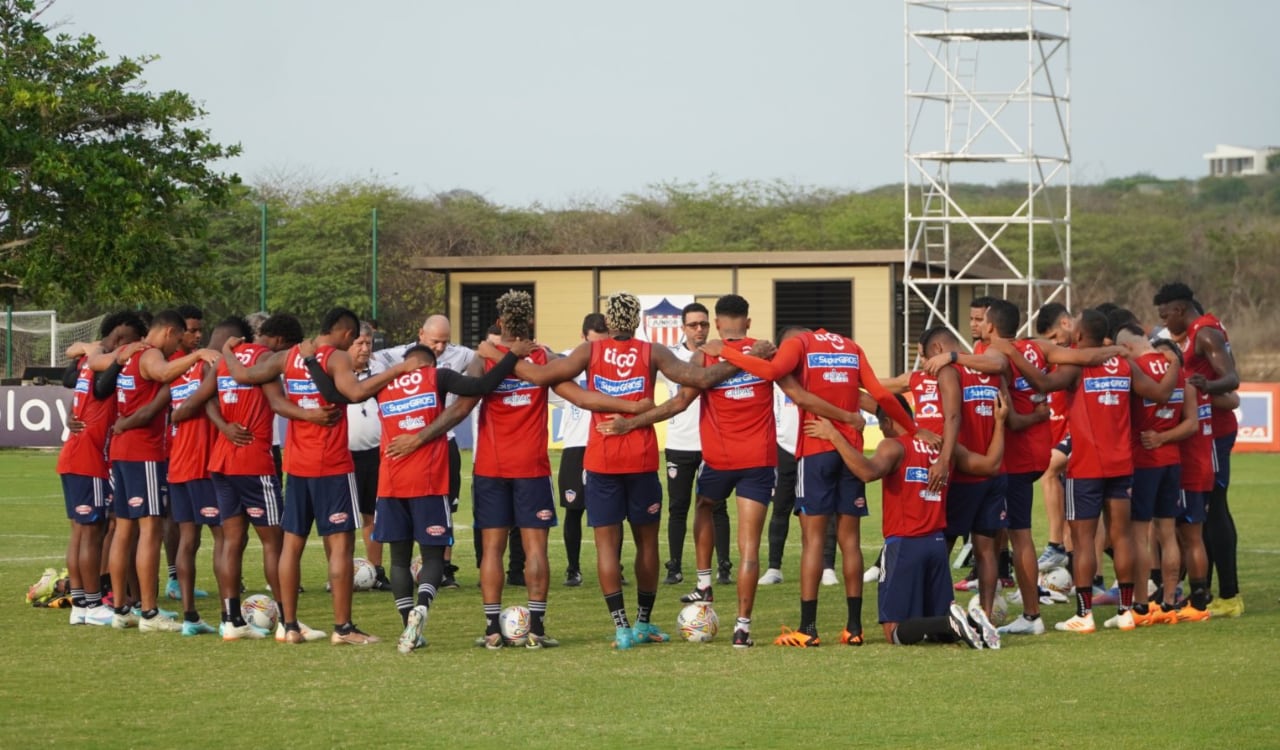 Cinco jugadores habrían sido apartados por actos de indisciplina.