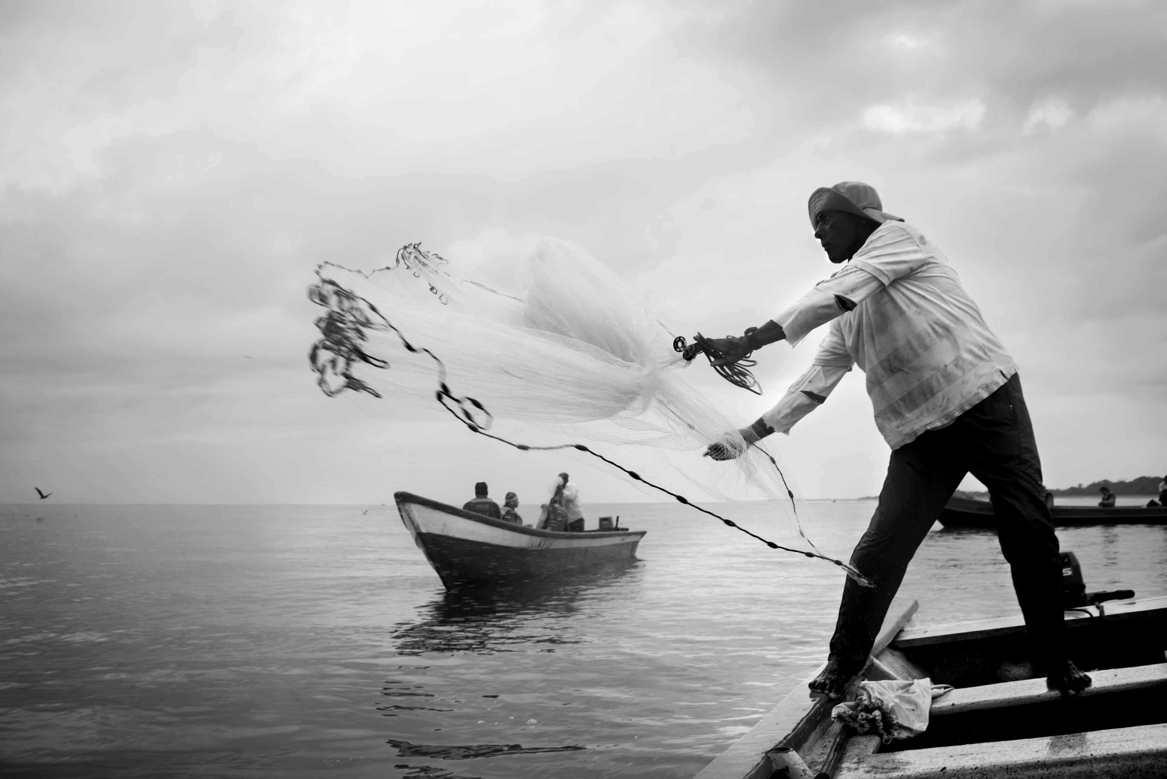 Pescador en La Barra, Juanchaco, Valle del Cauca.
