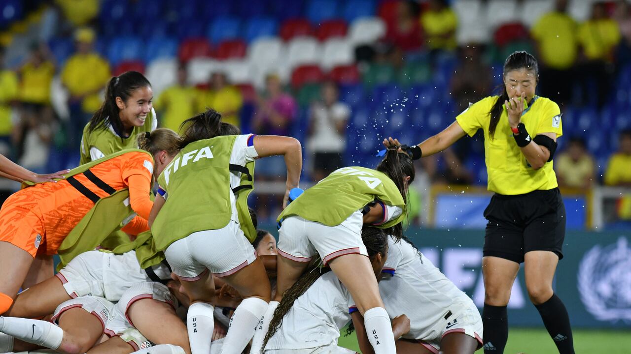 USA players celebrate after winning in the penalty shootout during the 2024 FIFA U-20 Women's World Cup quarterfinal match between USA and Germany at the Pascual Guerrero stadium in Cali, Colombia, on September 15, 2024. (Photo by Nelson Rios / AFP)