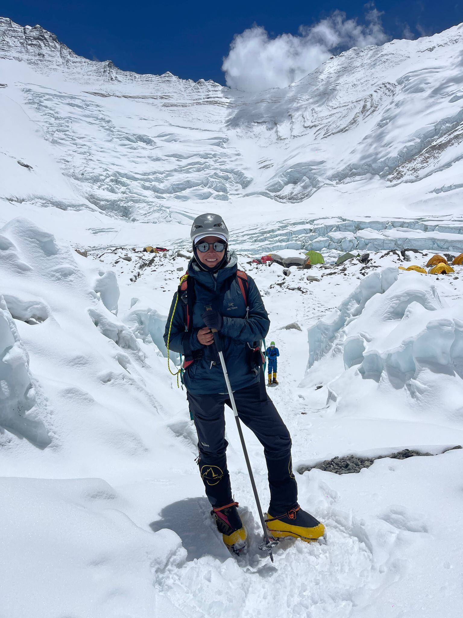 Margarita Moreno es la primera mujer en lograr la doble cima Everest–Lhotse en 28 horas, una hazaña reservada para los atletas más preparados y determinados del planeta.
