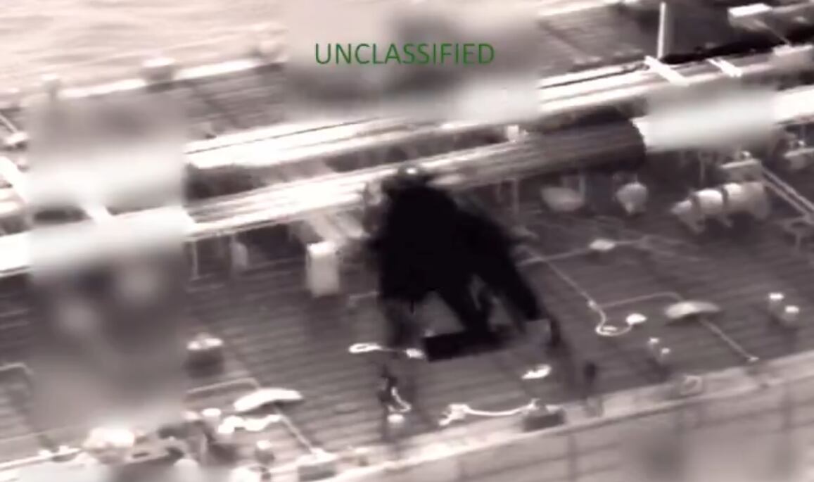 El operativo contra el petrolero fue encabezado por la Guardia Costera.