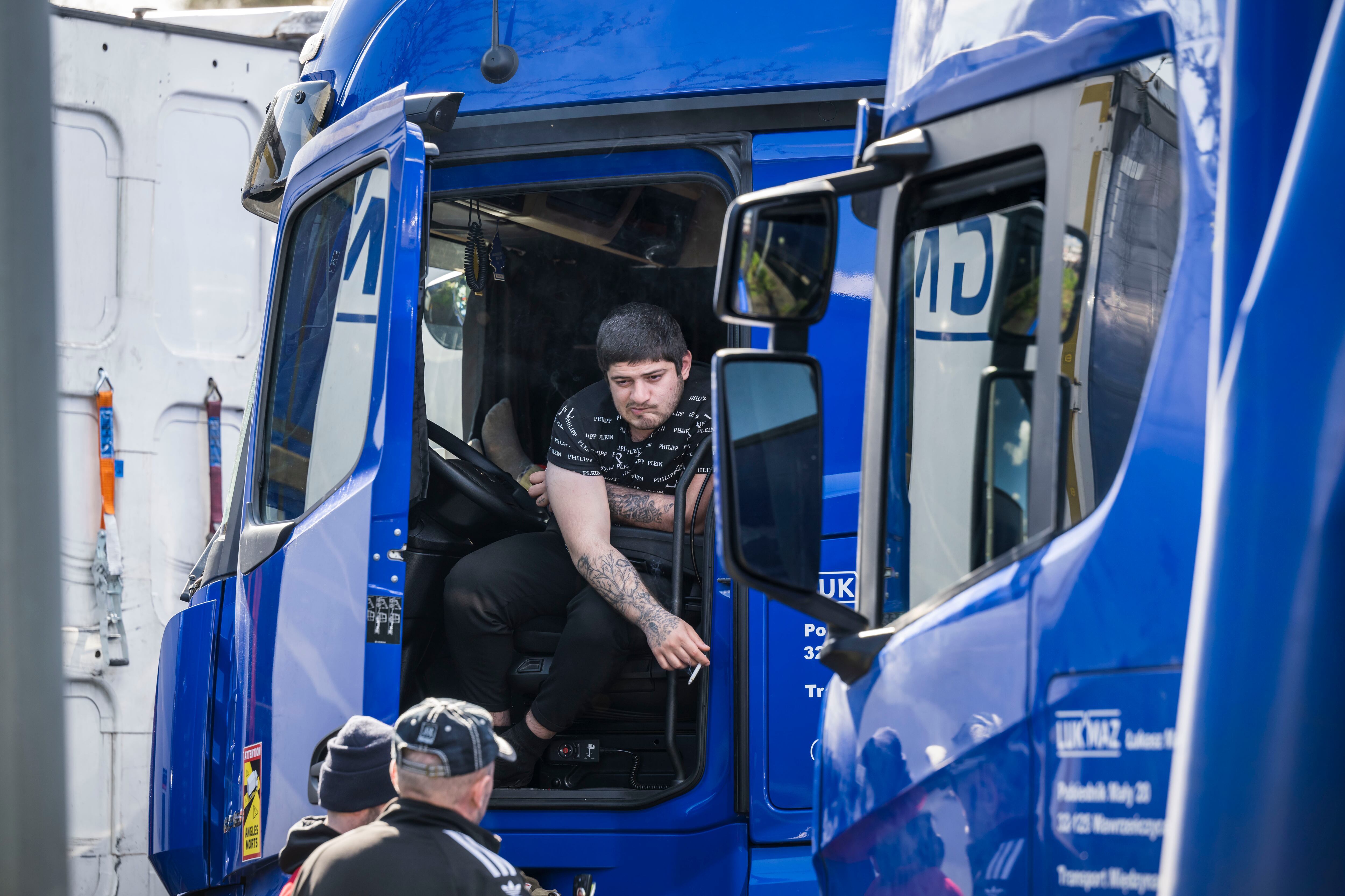 Los camioneros suelen tener recorridos largos y mantienen la mayoría de tiempo solos