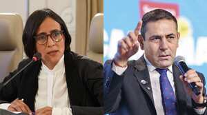 Exministra de Ambiente, Susana Muhamad, y el gobernador de Santander, Juvenal Díaz.