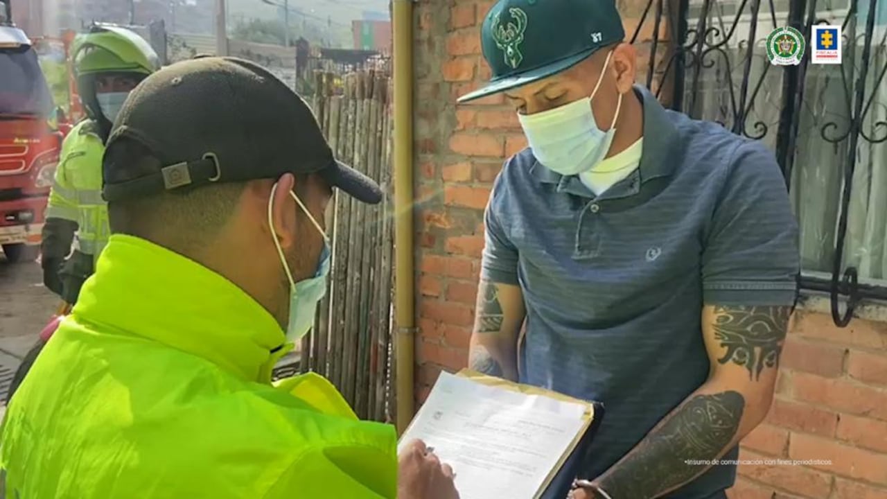 El ente investigador señaló que tiene el suficiente material probatoria para corroborar que esta organización delictiva era la encargada de distribuir ametralladoras, lanzagranadas y fusiles hacia el oriente del país.