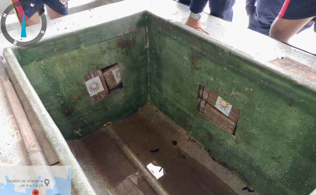 Los delincuentes modificaron la lancha para hacerle un doble fondo para guardar la droga.