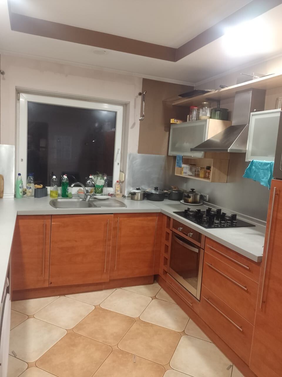 El interior de la casa donde habita un grupo de colombianos, en Lezno, territorio polaco (Leźno en polaco)