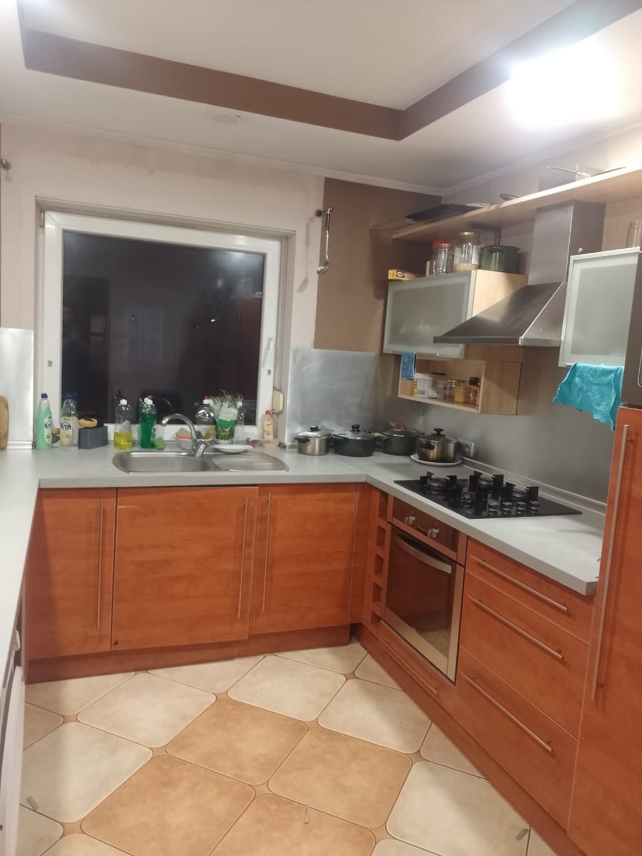 El interior de la casa donde habita un grupo de colombianos, en Lezno, territorio polaco (Leźno en polaco)