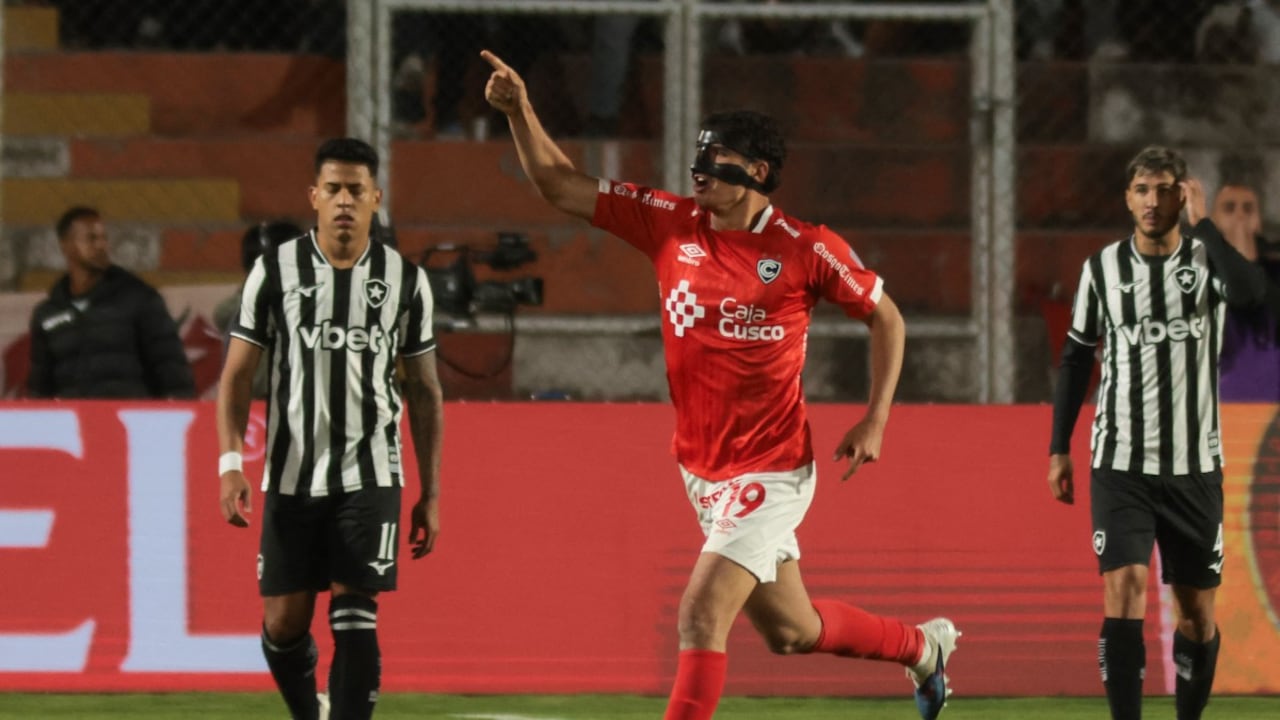 Succar celebra uno de los goles ante Botafogo