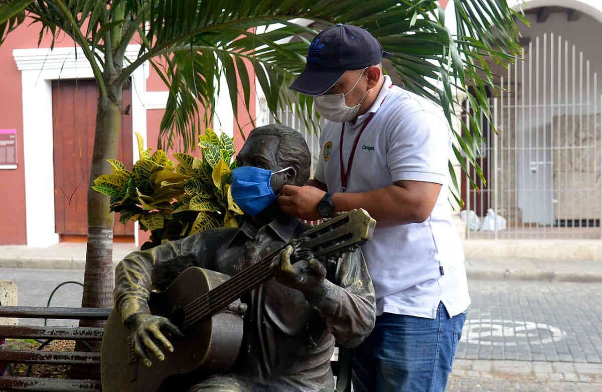 “Nuestros héroes, esos que lucharon por la independencia de la ciudad y que aguerridos le ganaron a las adversidades, piratas y corsarios, entregaron todo en su época por Cartagena, ahora les corresponde a los habitantes de turno aportar por el futuro de la ciudad”, señaló la administración local. Foto: Cortesía Alcaldía de Cartagena