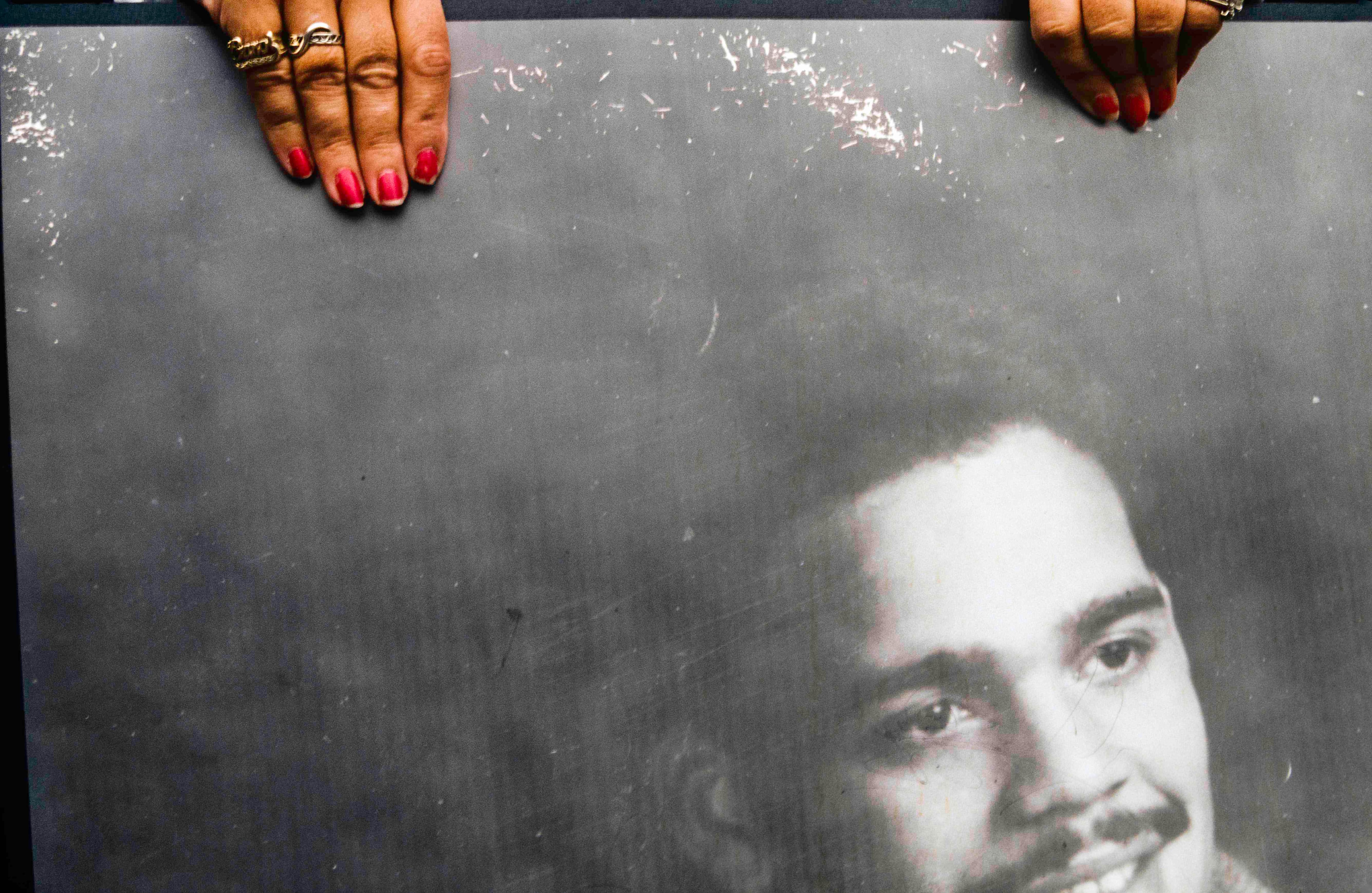 El libro se encuentra a la venta en las librerías OjoRojo y Nada. Foto. Carlos Villalón.