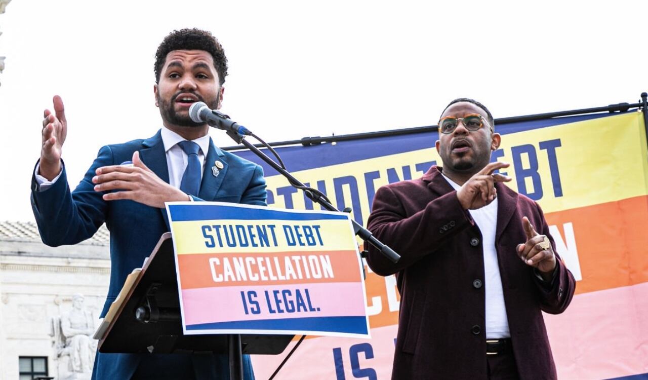 Maxwell Frost, representante por el estado de Florida, también asistió a la manifestación que se hizo frente a la Corte Suprema en Estados Unidos