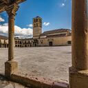 Plaza de la ciudad medieval de Pedraza en la provincia de Segovia (España)