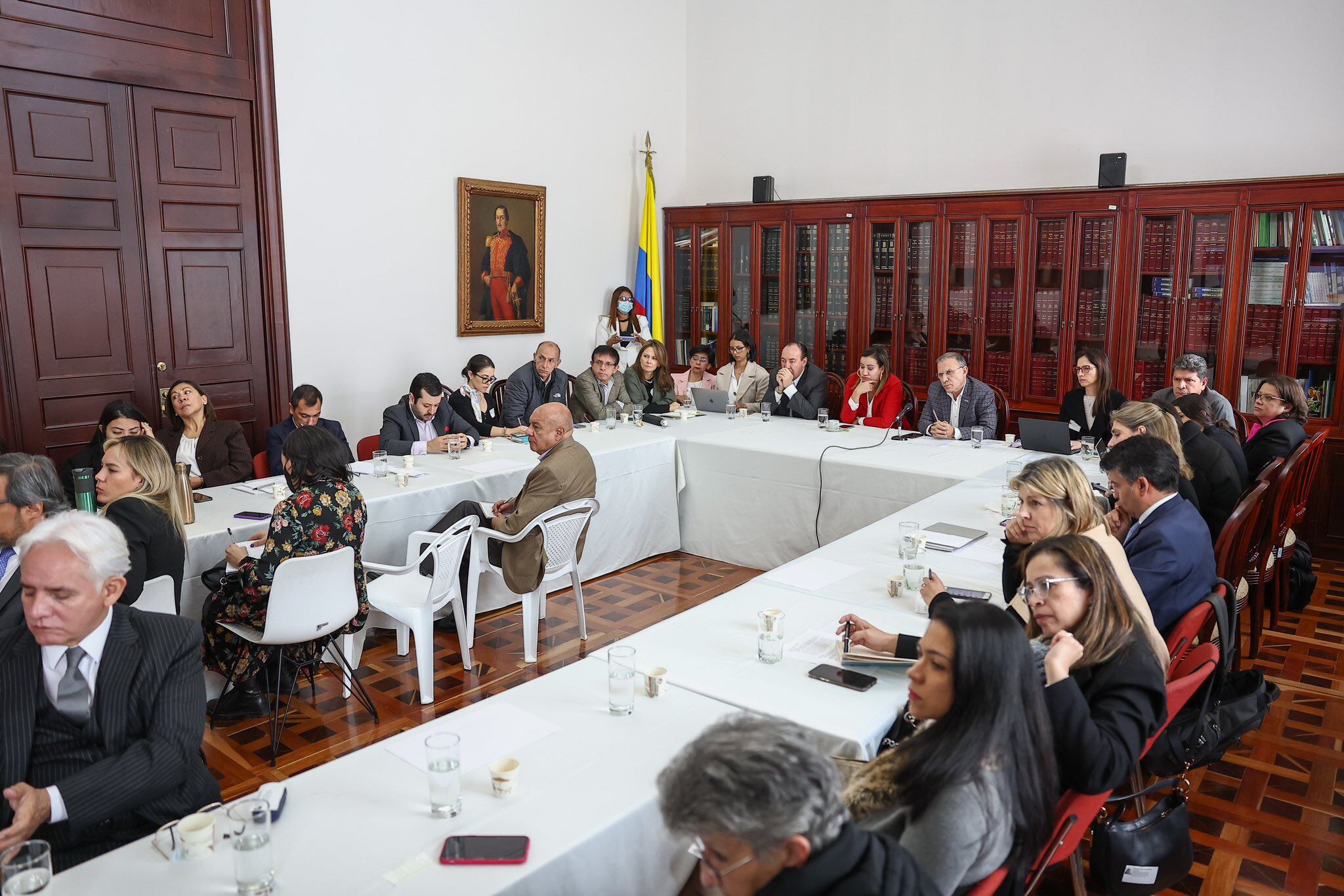 Reunión para hablar de la reforma a la salud con varios de sus actores.