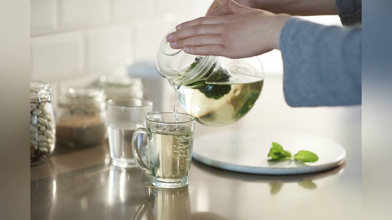 Las infusiones ayudan a saciar el hambre, para evitar un excesivo consumo de alimentos. Foto: Gettyimages.
