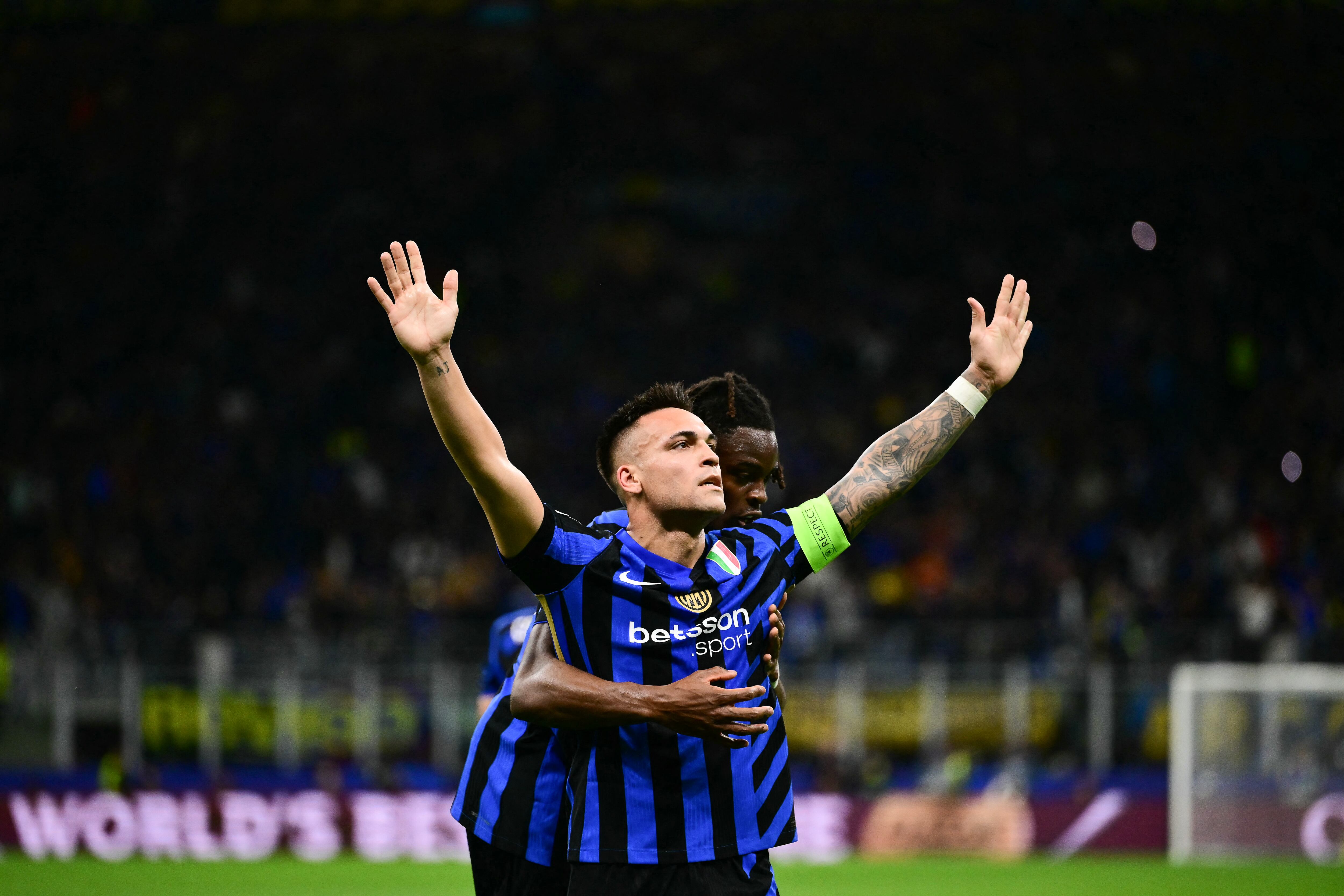 Lautaro Martínez abrió la cuenta para el Inter ante el Barcelona.