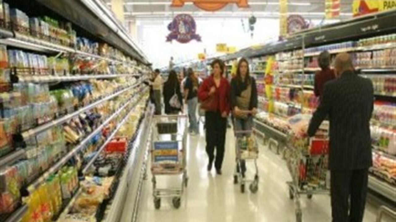 La expansión de las grandes superficies están impulsando favorablemente las cifras del sector comercio.
