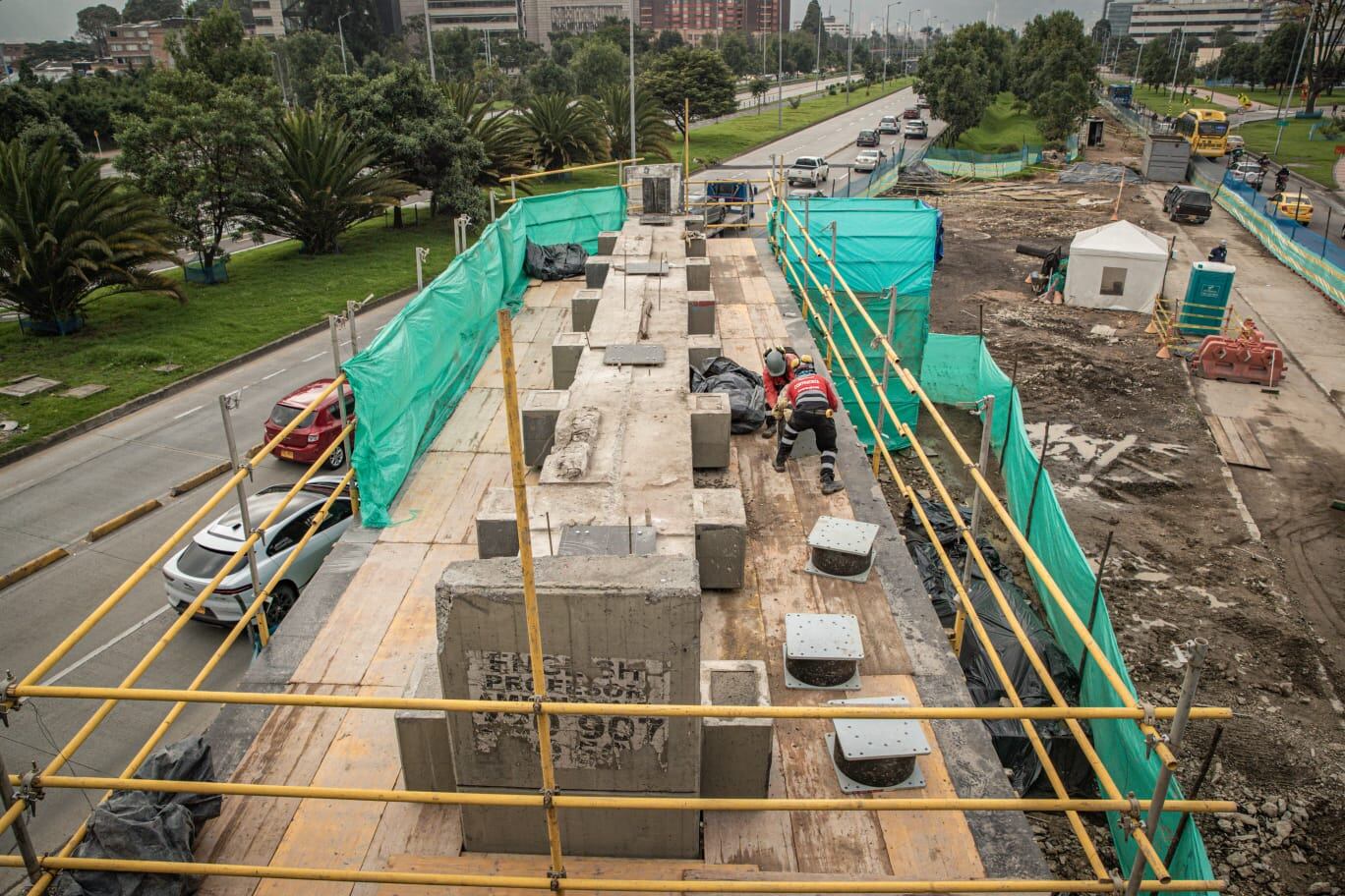 Así avanzan las obras del puente curvo de la avenida 68 con calle 26