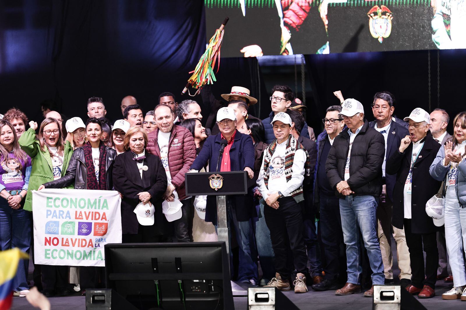 Marcha por la defensa del salario mínimo vital, presidente Gustavo Petro en la Plaza de Bolívar.