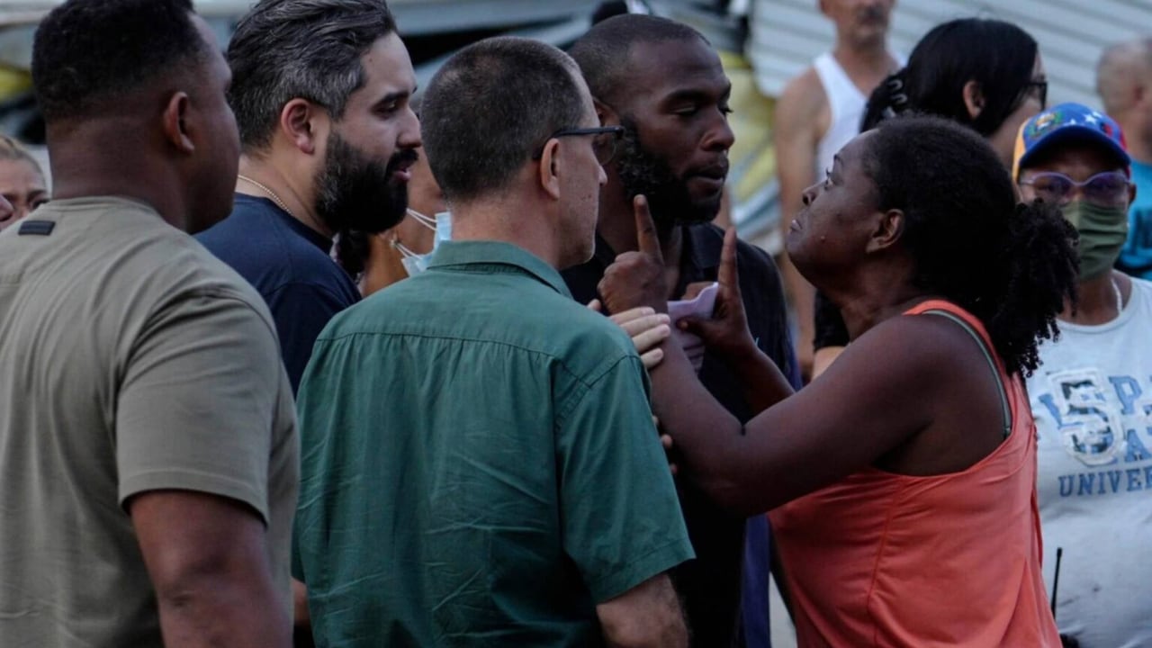 Nicolás Maduro Guerra fue increpado en La Guaira, Venezuela, tras la tragedia por el doble terremoto.