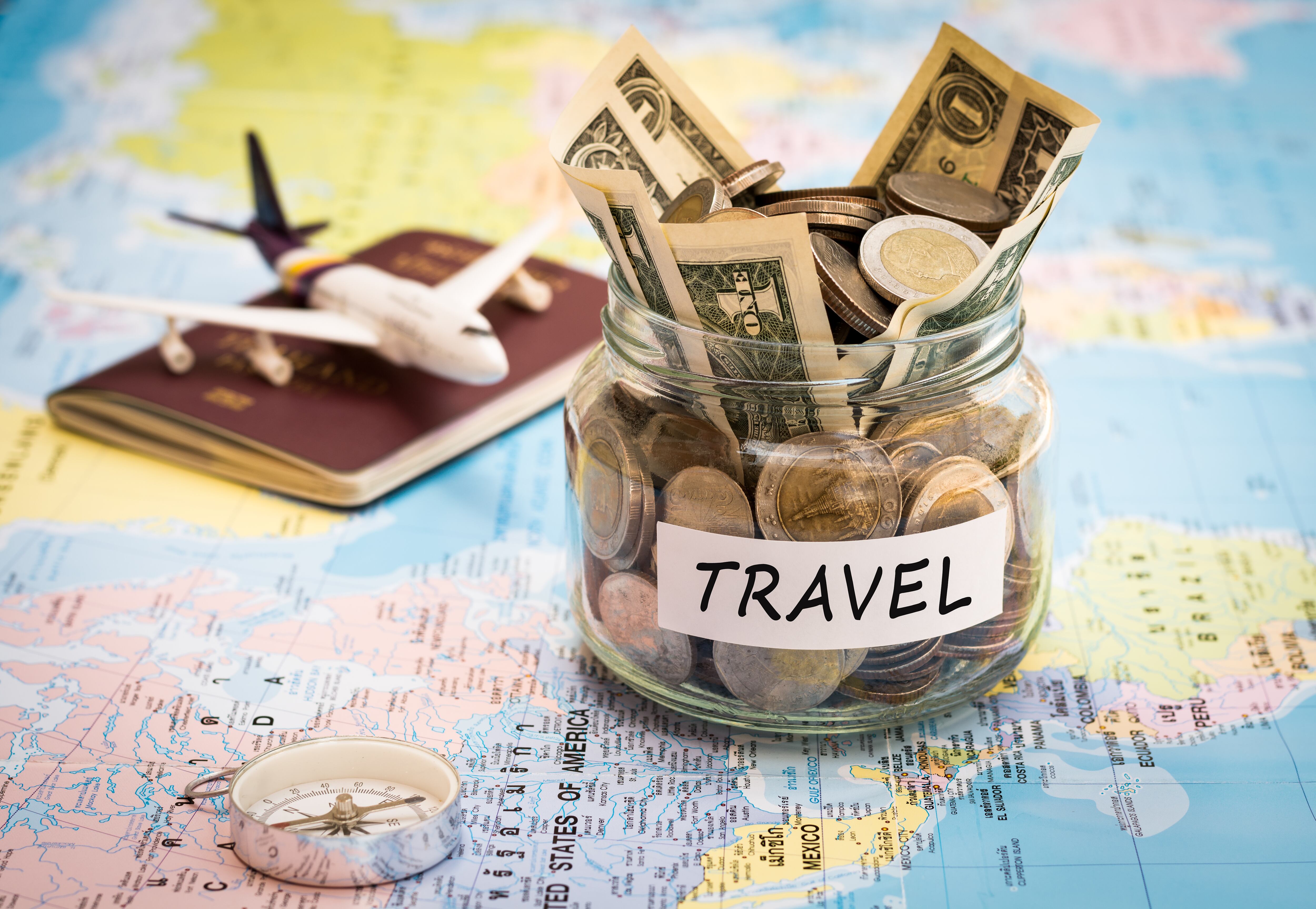 dinero para viajar el país