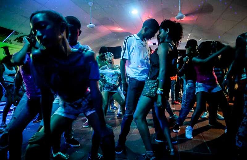 “La rumba sana” en Canapote, “Prohibida la entrada a mayores de edad”. Foto: Joaquín Sarmiento