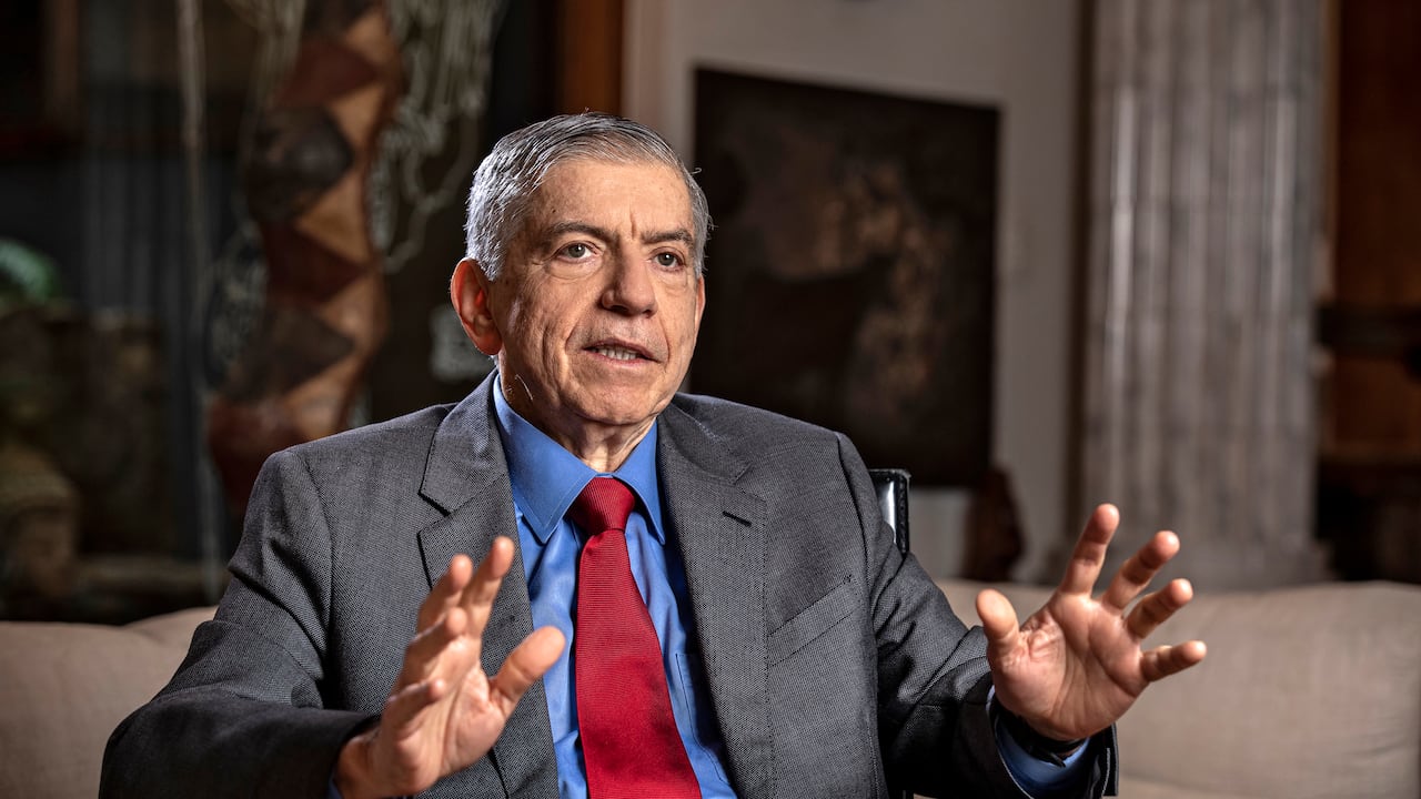 César Gaviria Trujillo. Ex-Presidente de la República.
Bogotá Abril 30 de 2021.
Foto: Juan Carlos Sierra-Revista Semana.