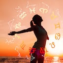 Leer el horóscopo puede producir felicidad.