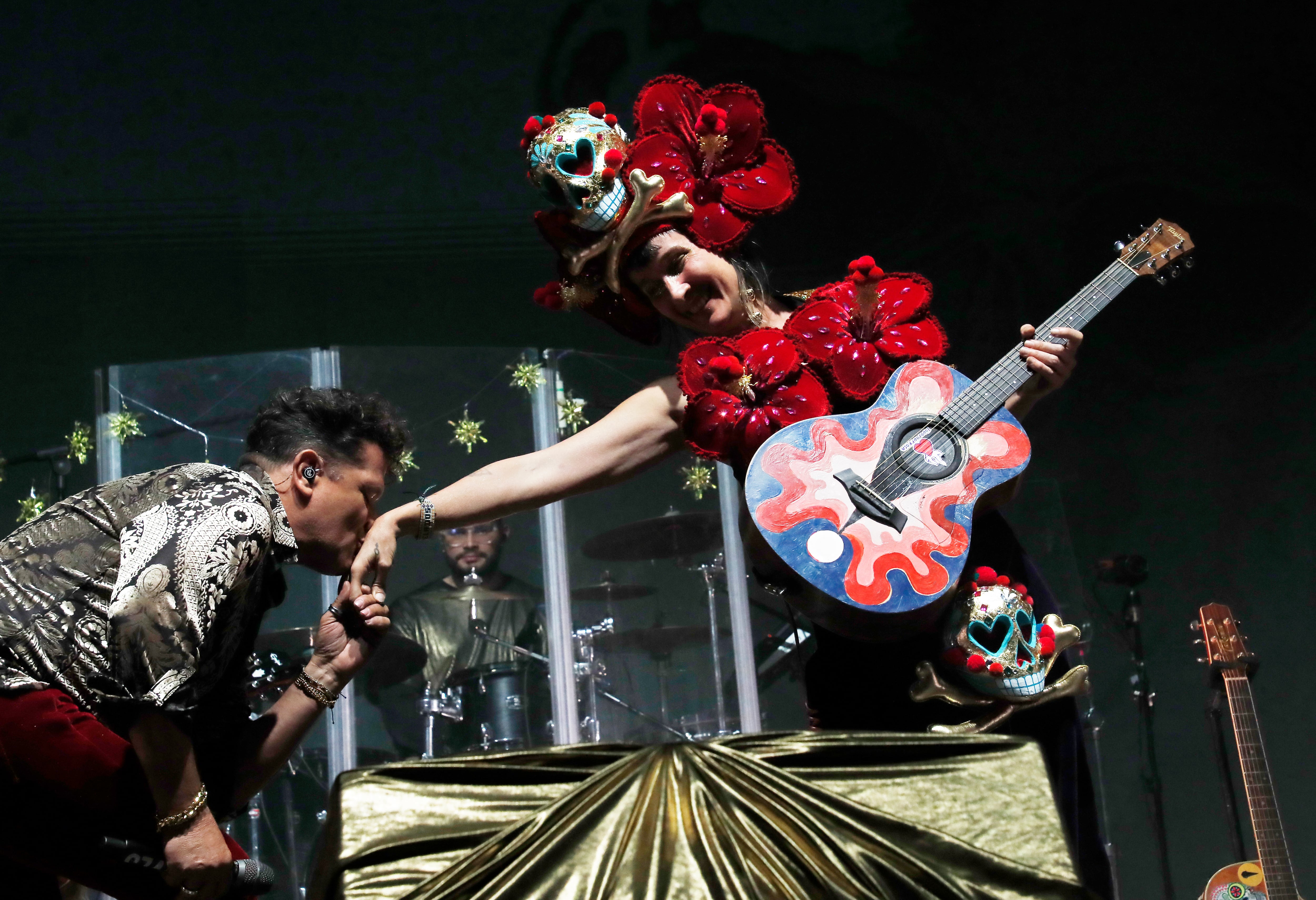 Concierto Aterciopelados 28 años  El Dorado su segundo trabajo de estudio Andrea Echeverri y Héctor Buitrago , junto a Carlos Vives y al cantante de Café Tacvba, Rubén Albarrán
Palacio de los Deportes de Bogotá 
22 de abril de 2023
Foto Guillermo Torres Reina / Semana