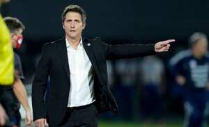 El técnico argentino buscará su primera victoria ante Colombia en el banquillo de Paraguay.