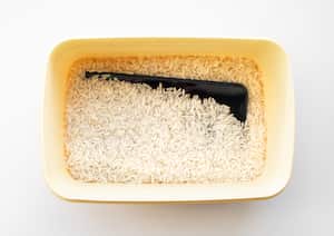 Celular en arroz para secarlo