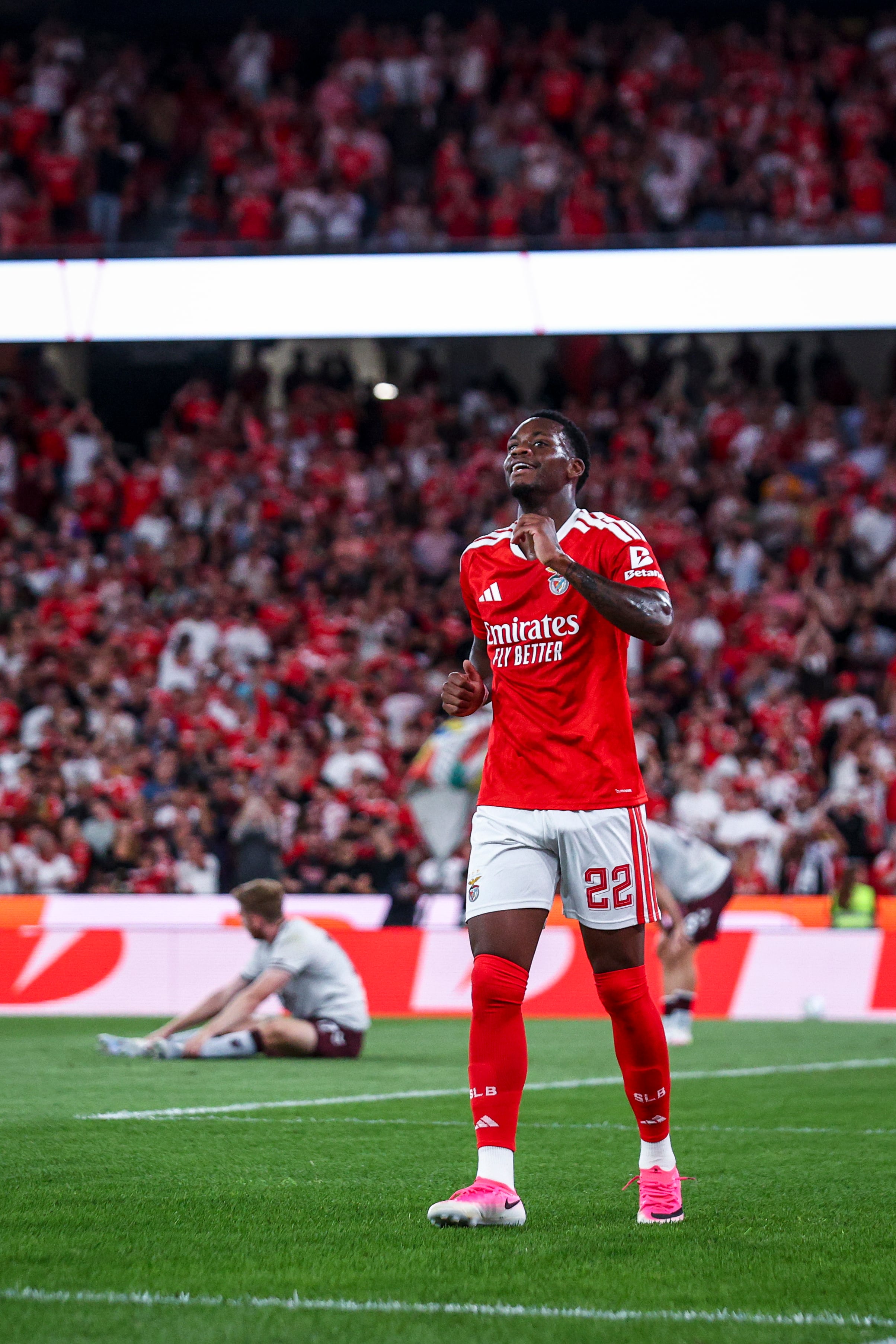 Jhon Jáder Durán celebrando su primer gol en Europa League con Benfica