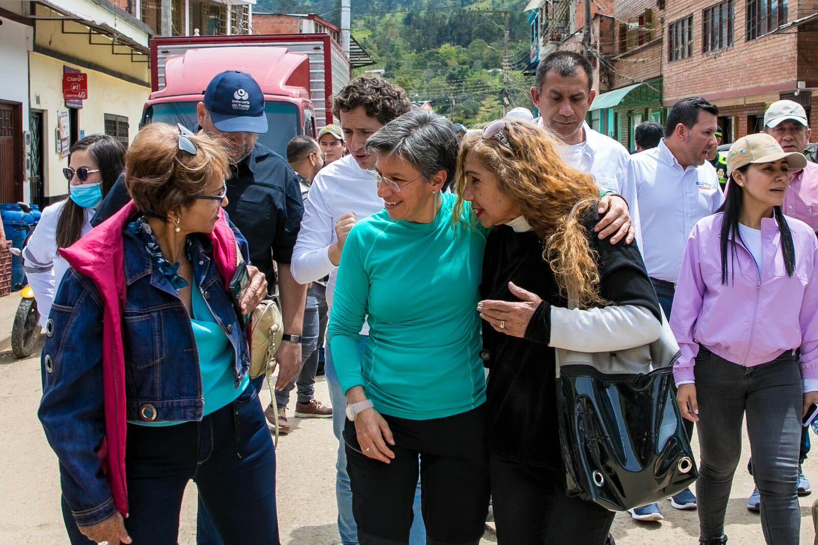 Alcaldesa Claudia López en su recorrido al corredor de Sumapaz.