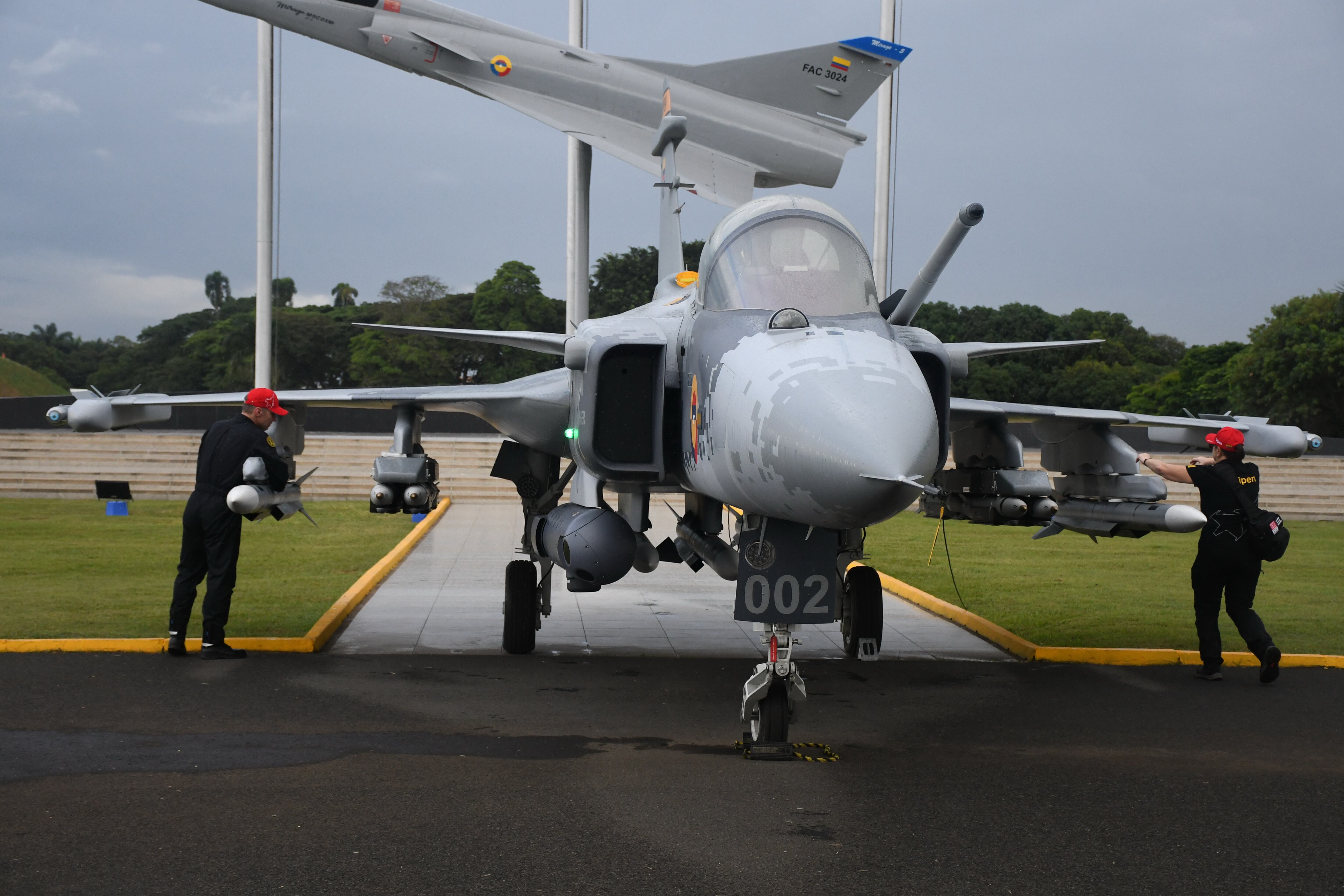 Fuerza Area 106 años, Gustavo Petro firma compra nuevos aviones Gripen. suecos.