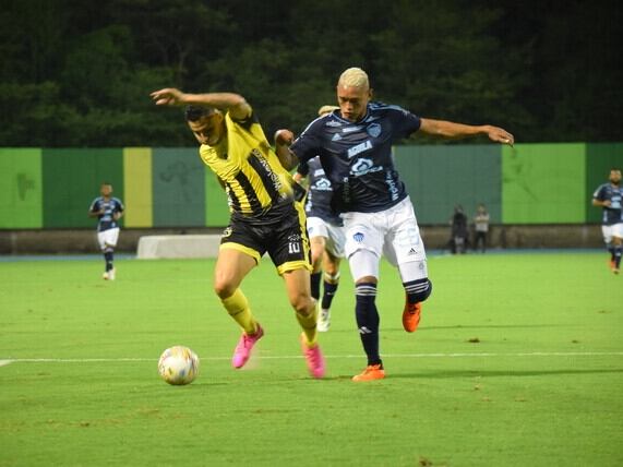 Imágenes del partido entre Alianza Petrolera y Junior de Barranquilla que terminó en goleada 1-5 a favor del 'tiburón'