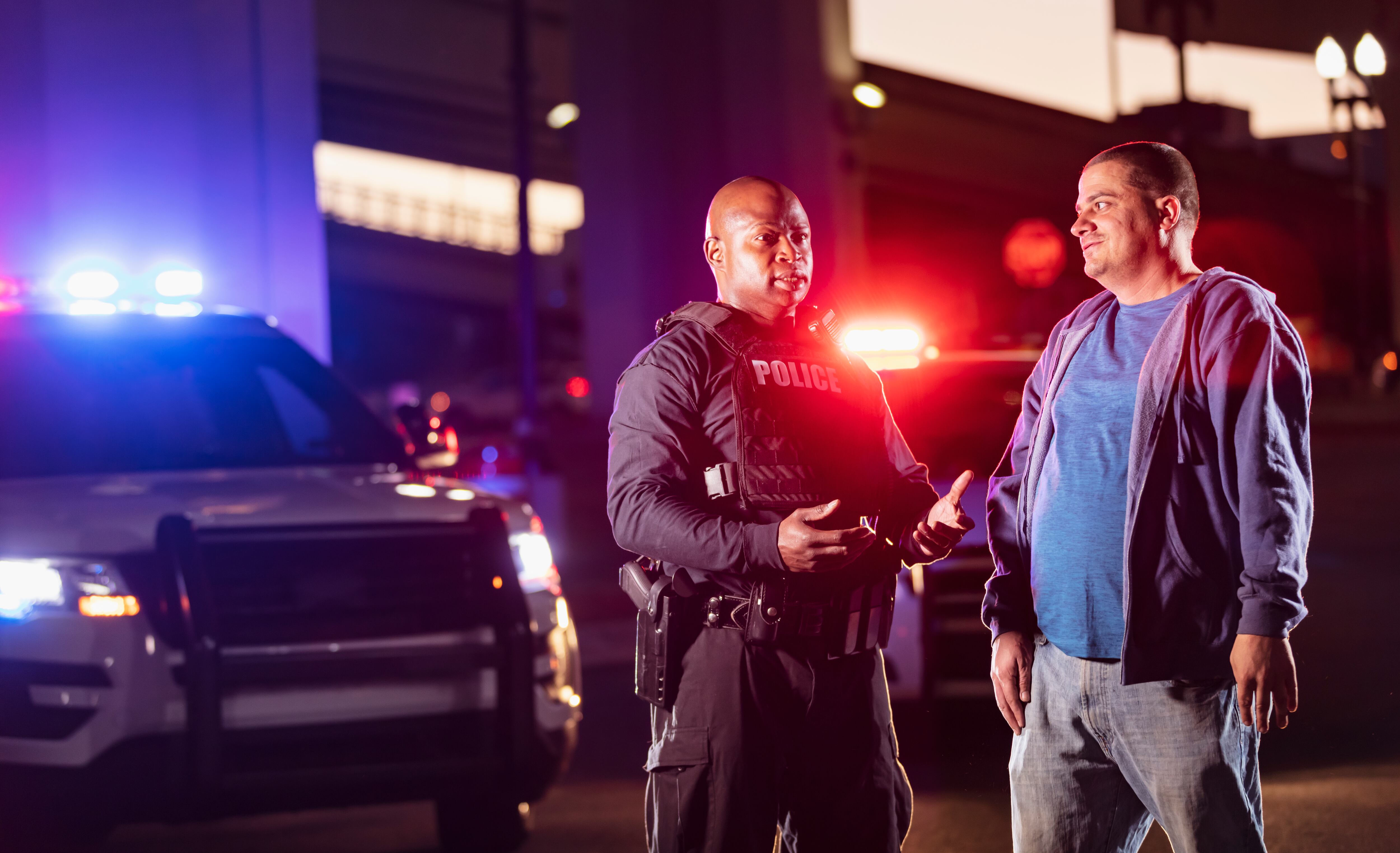 ¿Qué hacer si me encuentro con ICE y no sé inglés? A esto tiene derecho un migrante hispano