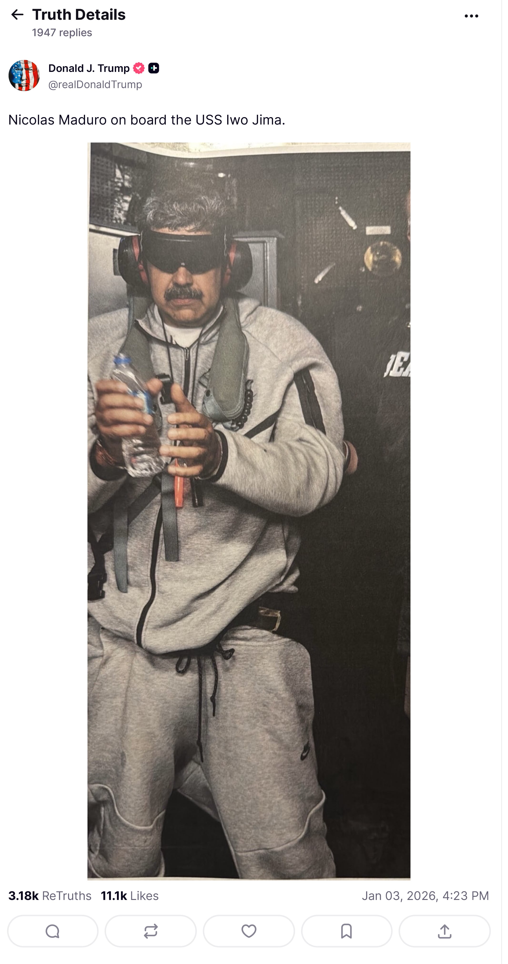 Una captura de pantalla de una publicación del presidente estadounidense Donald Trump en su cuenta de Truth Social muestra a quien él identifica como el dictador de Venezuela, Nicolás Maduro, a bordo del USS Iwo Jima, que actualmente patrulla en el mar Caribe.