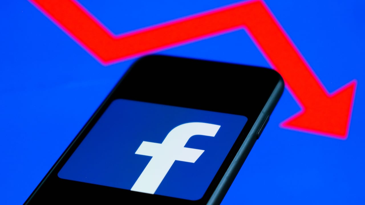 Facebook ha perdido 10.000 millones de dólares en ingresos publicitarios, concluye el estudio. (Photo illustration by Jakub Porzycki/NurPhoto via Getty Images)