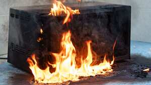 El uso irresponsable de las tomas eléctricas puede presentar serios riesgos para la seguridad.