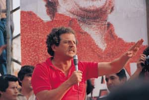 LUIS CARLOS GALAN SARMIENTO: Campaña
Ed. 1124 p.66
Foto:Lope Medina. Feb 88